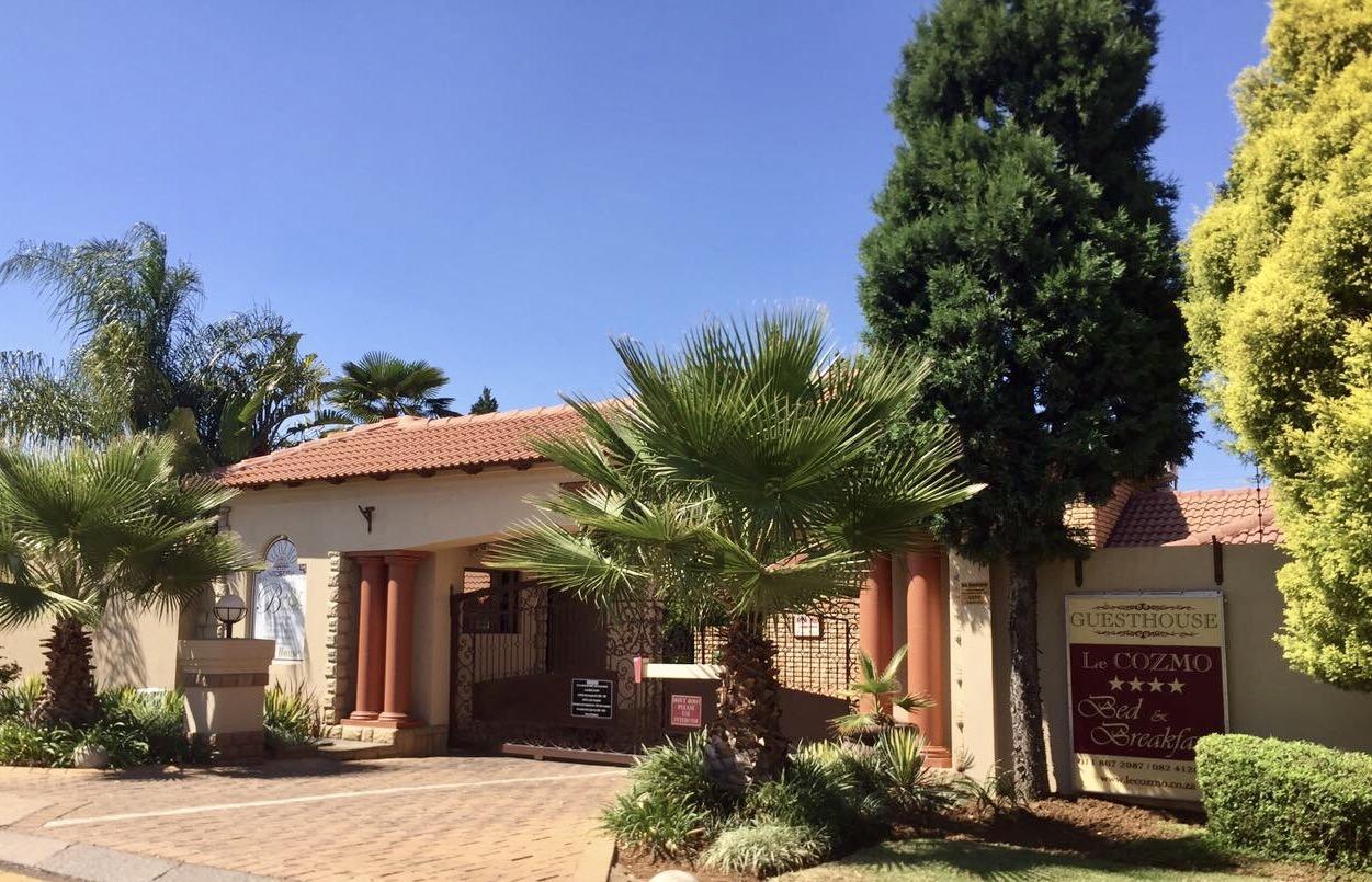 Le Cozmo Guesthouse Johannesburg Exterior photo